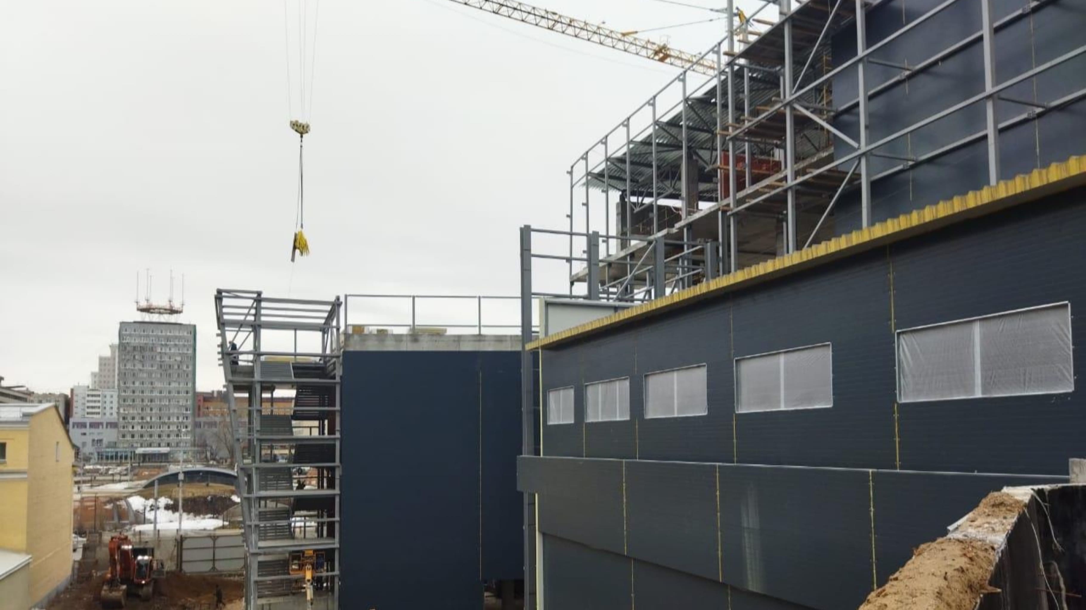 Esplanada: heating system is half finished